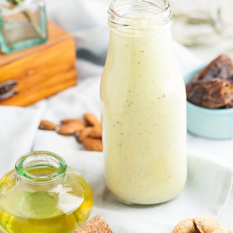 Creamy smoothie with nuts and oil